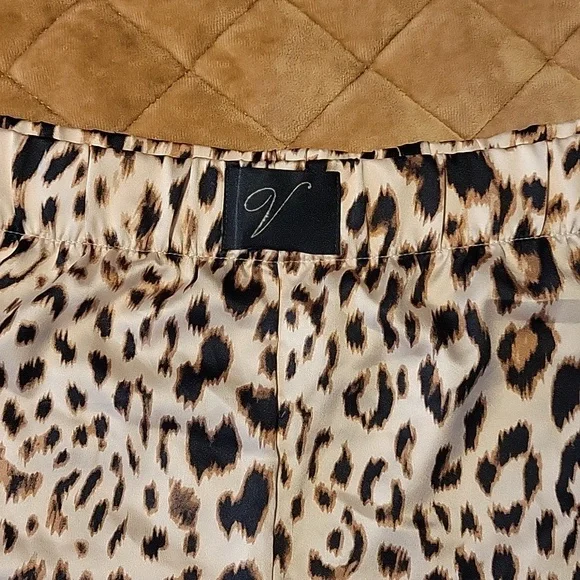 Women's silk cheetah print shorts - Picture 2 of 4